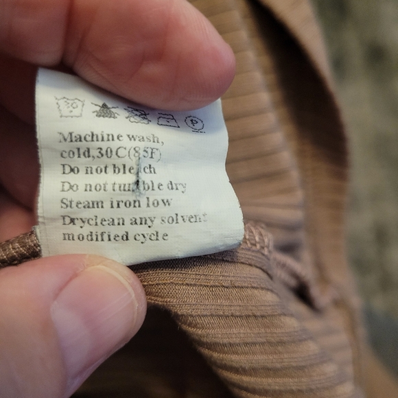 Women's V-Neck Ribbed Top - Tan Size XL - Picture 4 of 4